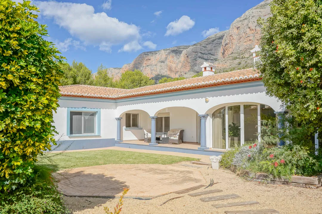 Preciosa villa de una sola planta en venta en el Montgo, Javea