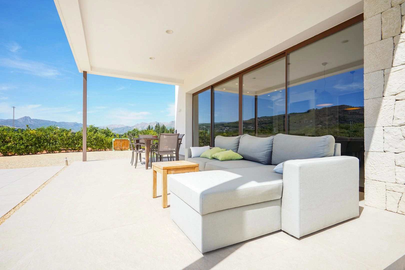 Villa moderna en gran parcela en venta en Beniarbeig