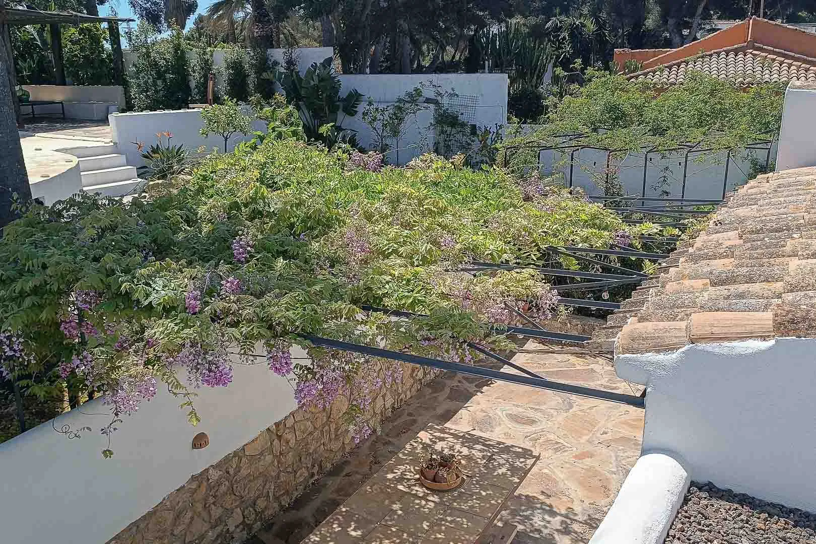 Superbe villa de style rustique avec vue sur la mer et le Montgo.