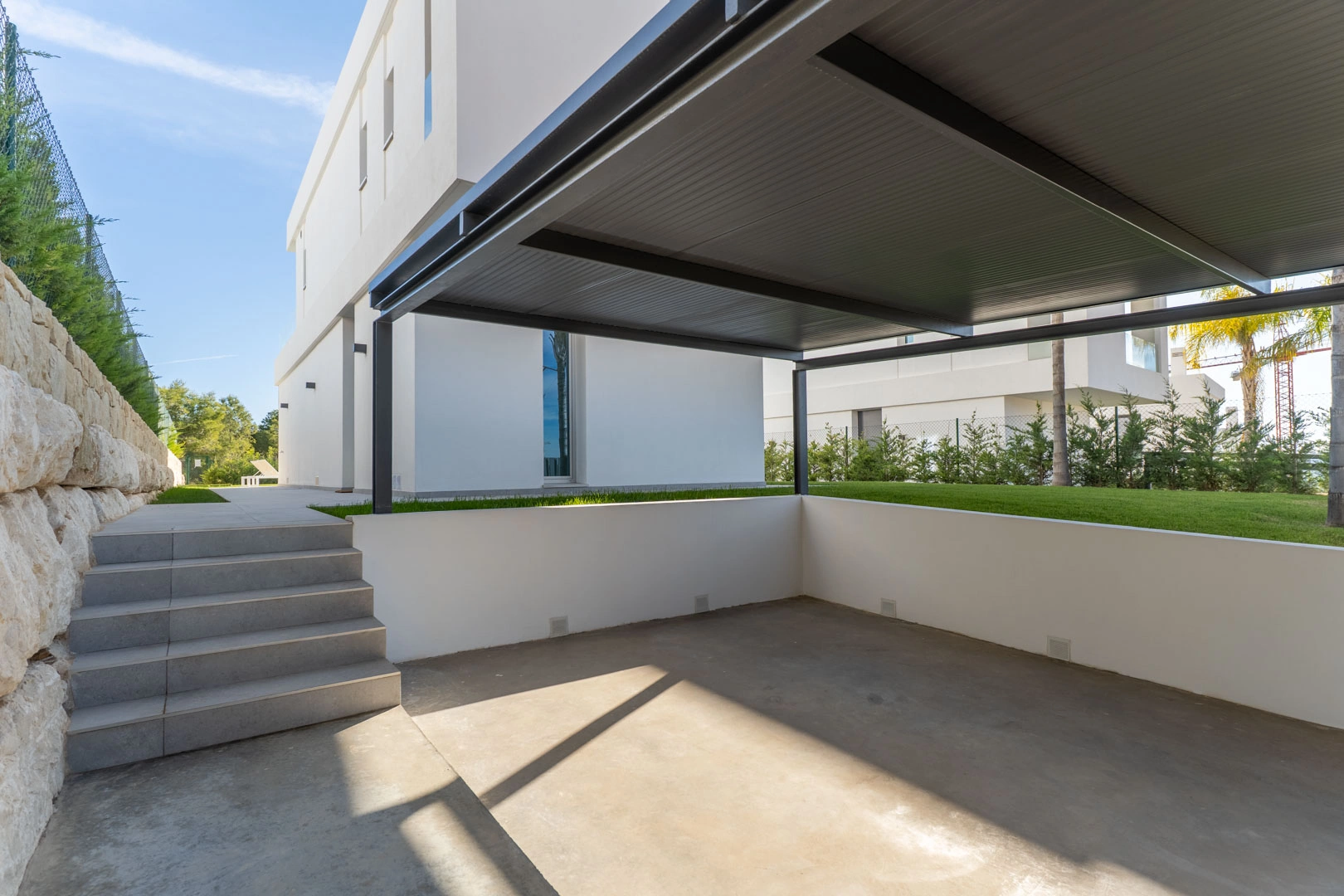Villa moderna con piscina privada a la venta en Finestrat