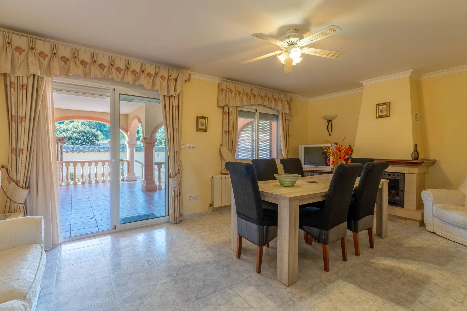 Villa de estilo mediterraneo a la venta en Jalon