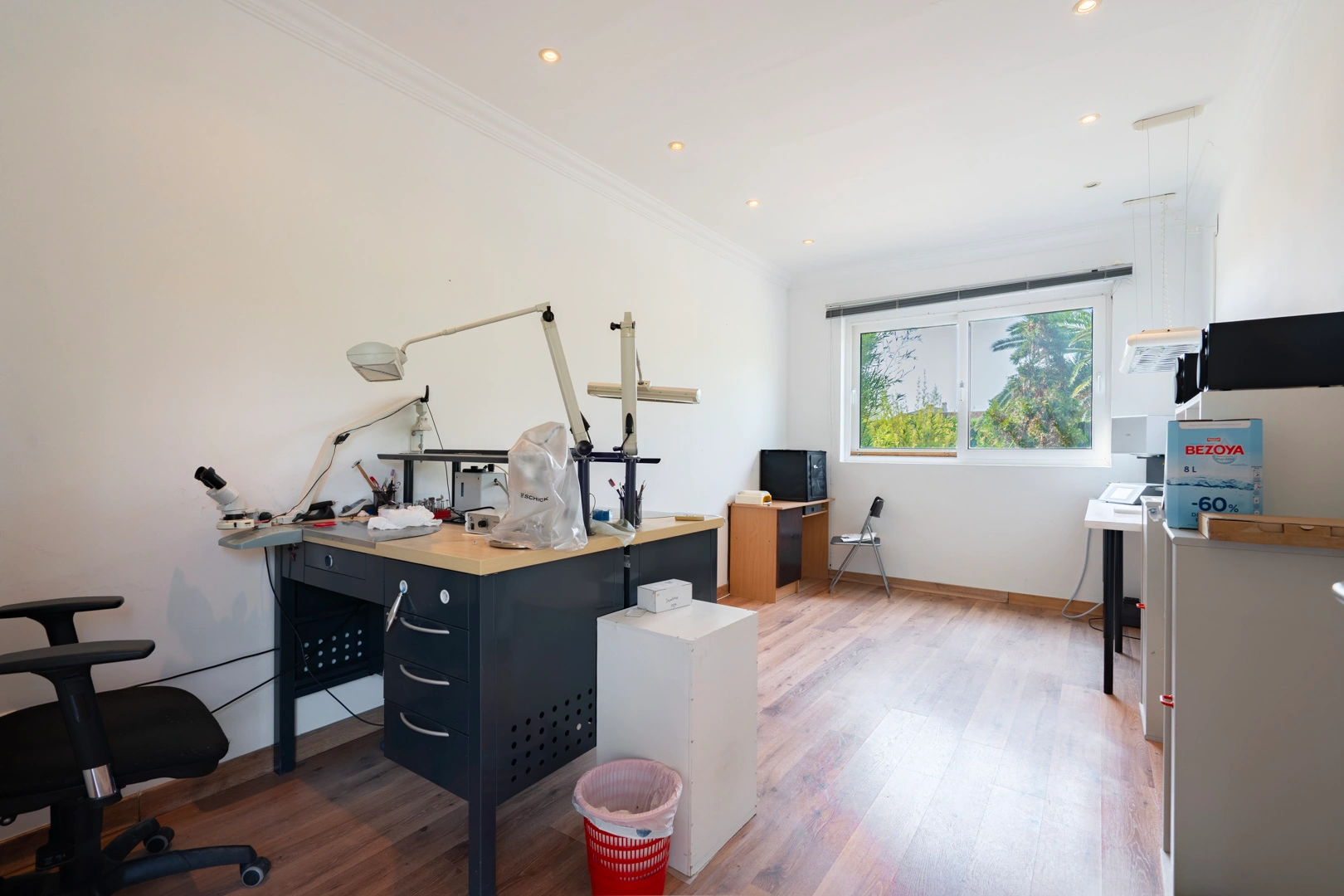 Local Comercial Multifuncional en Venta en una Ubicación Estratégica en Jávea