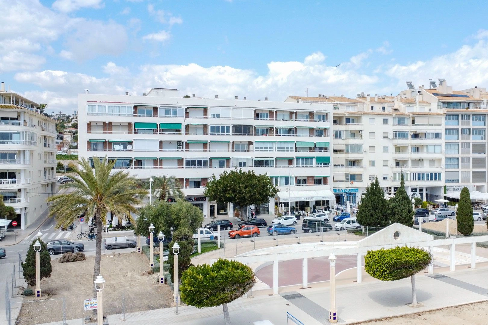 Apartamento de dos dormitorios en primera línea en venta en Altea
