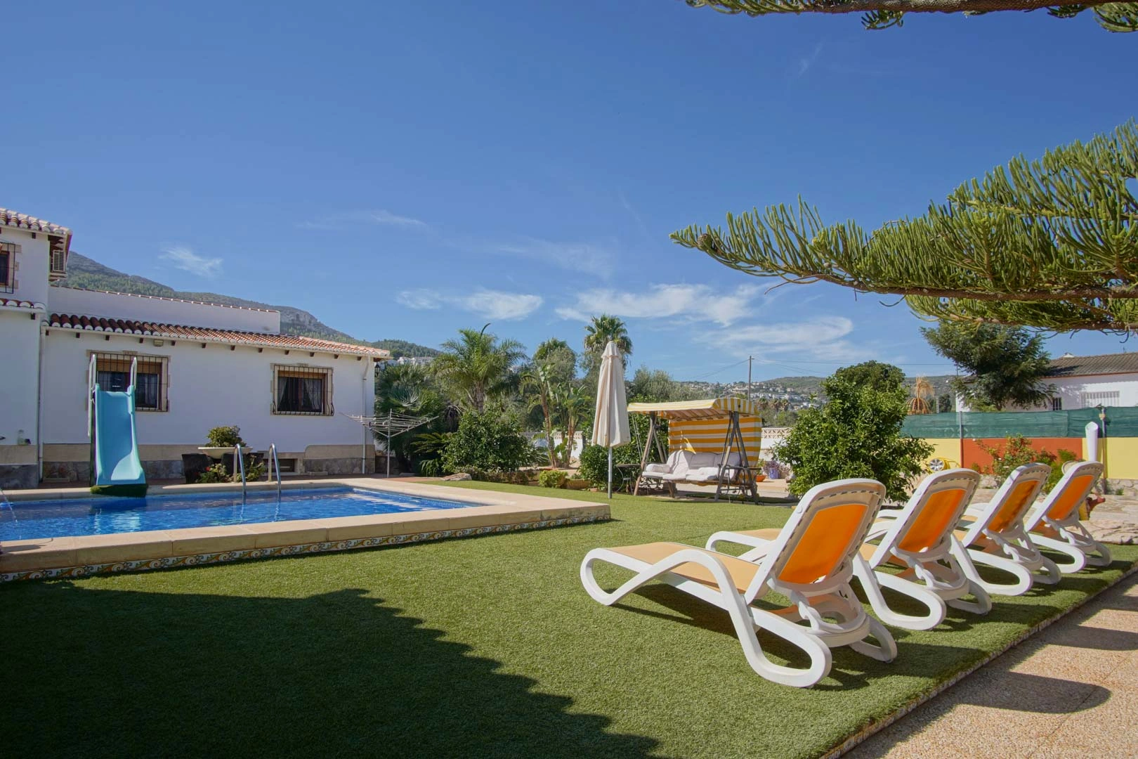 Chalet semiadosado a la venta en La Pedrera, Dénia