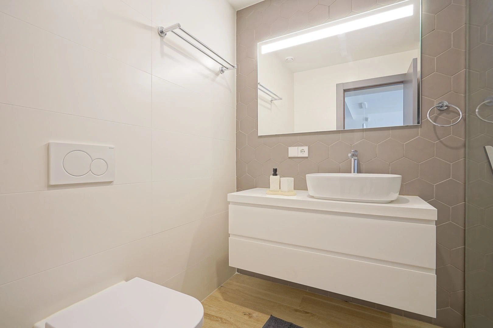 Luminoso y moderno apartamento de dos dormitorios en venta en Cumbre del Sol.