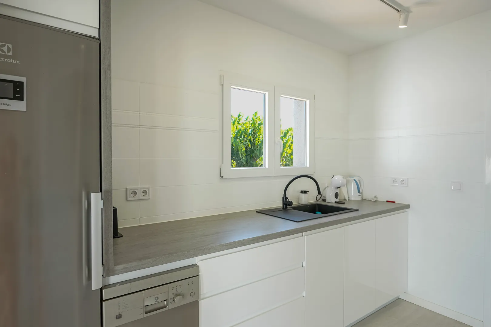 Villa reformada de 5 dormitorios en venta a 500m de la playa y centro de Calpe