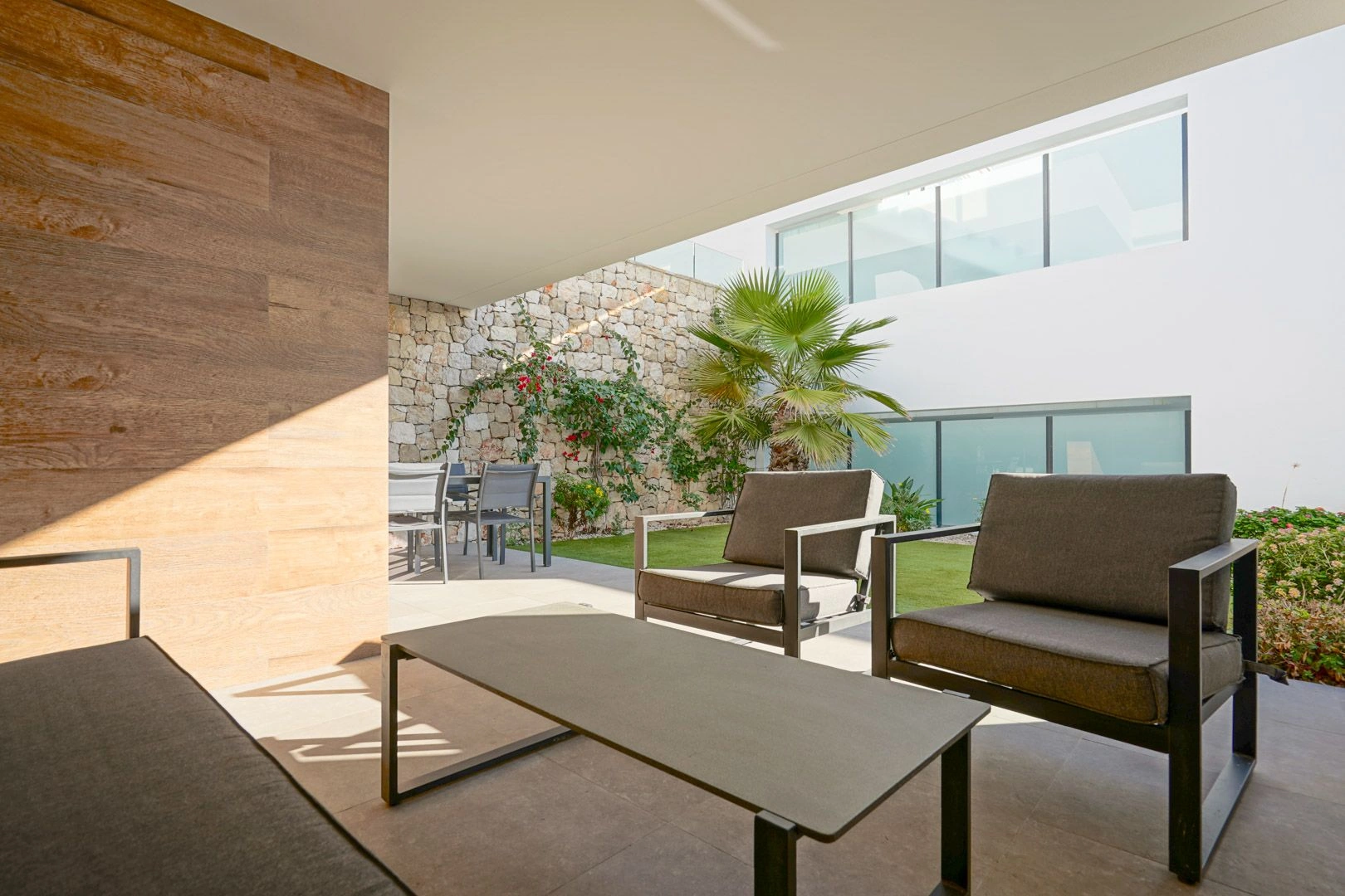 Luminoso y moderno apartamento de dos dormitorios en venta en Cumbre del Sol.