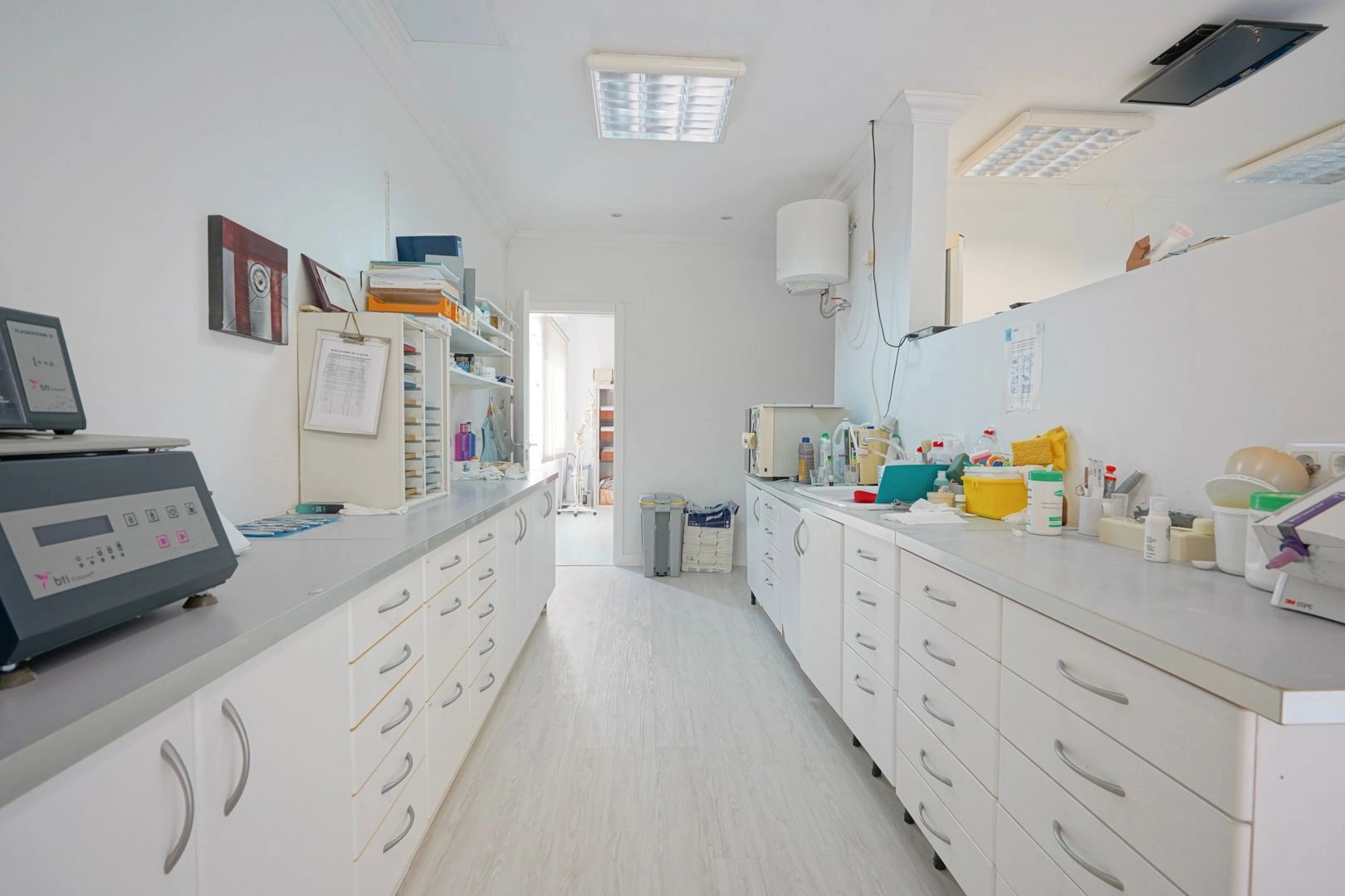 Local Comercial Multifuncional en Venta en una Ubicación Estratégica en Jávea