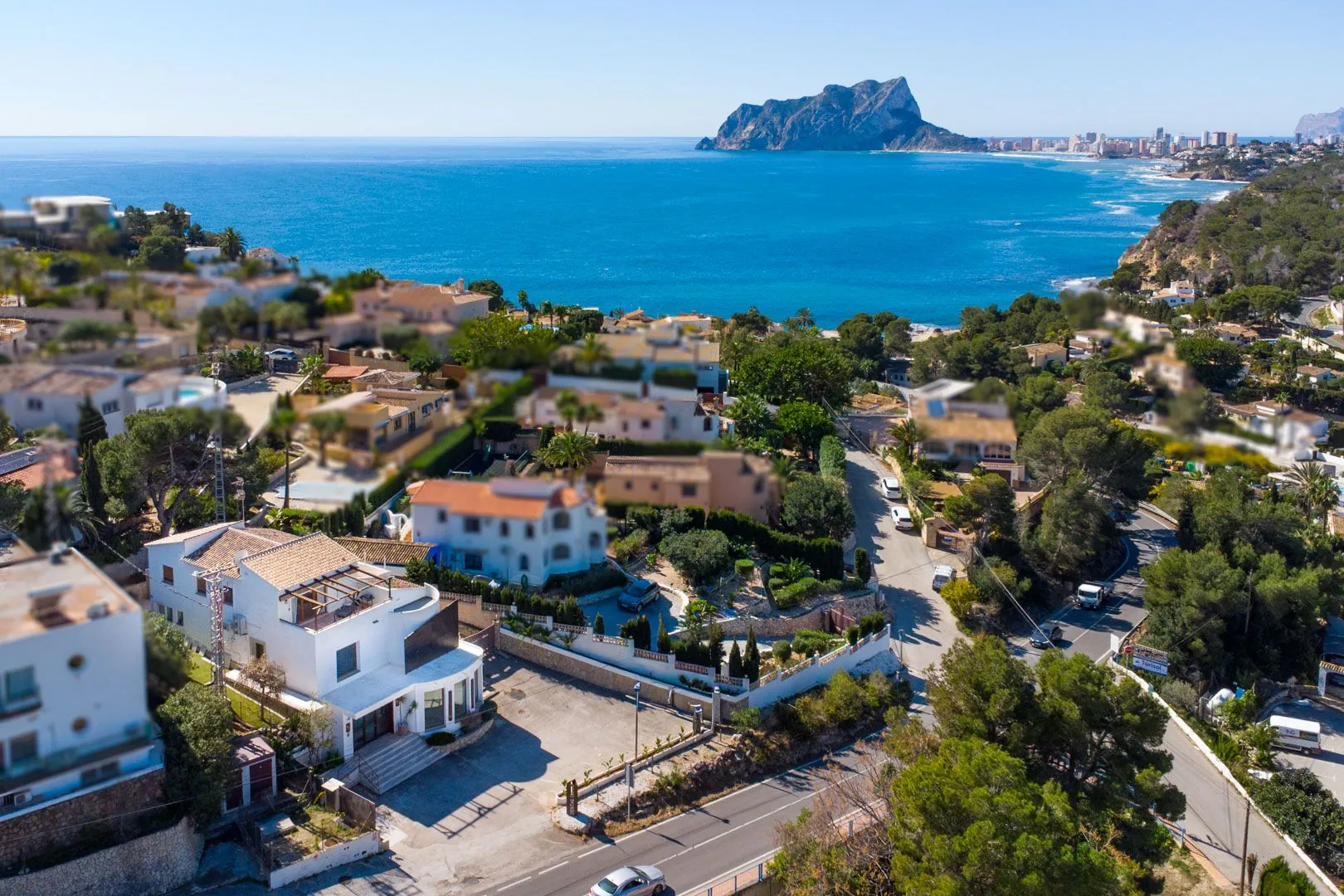 Locale commerciale esclusivo con abitazione in una posizione strategica tra Moraira e Benissa.