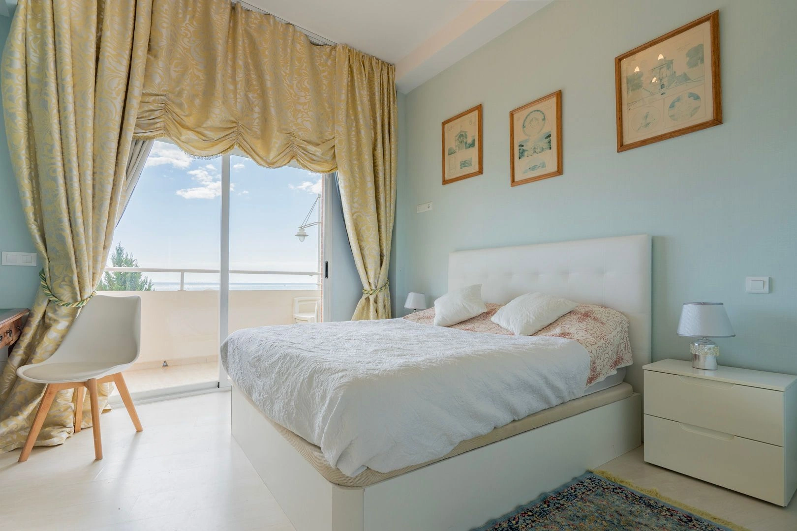 Apartamento de dos dormitorios en primera línea en venta en Altea