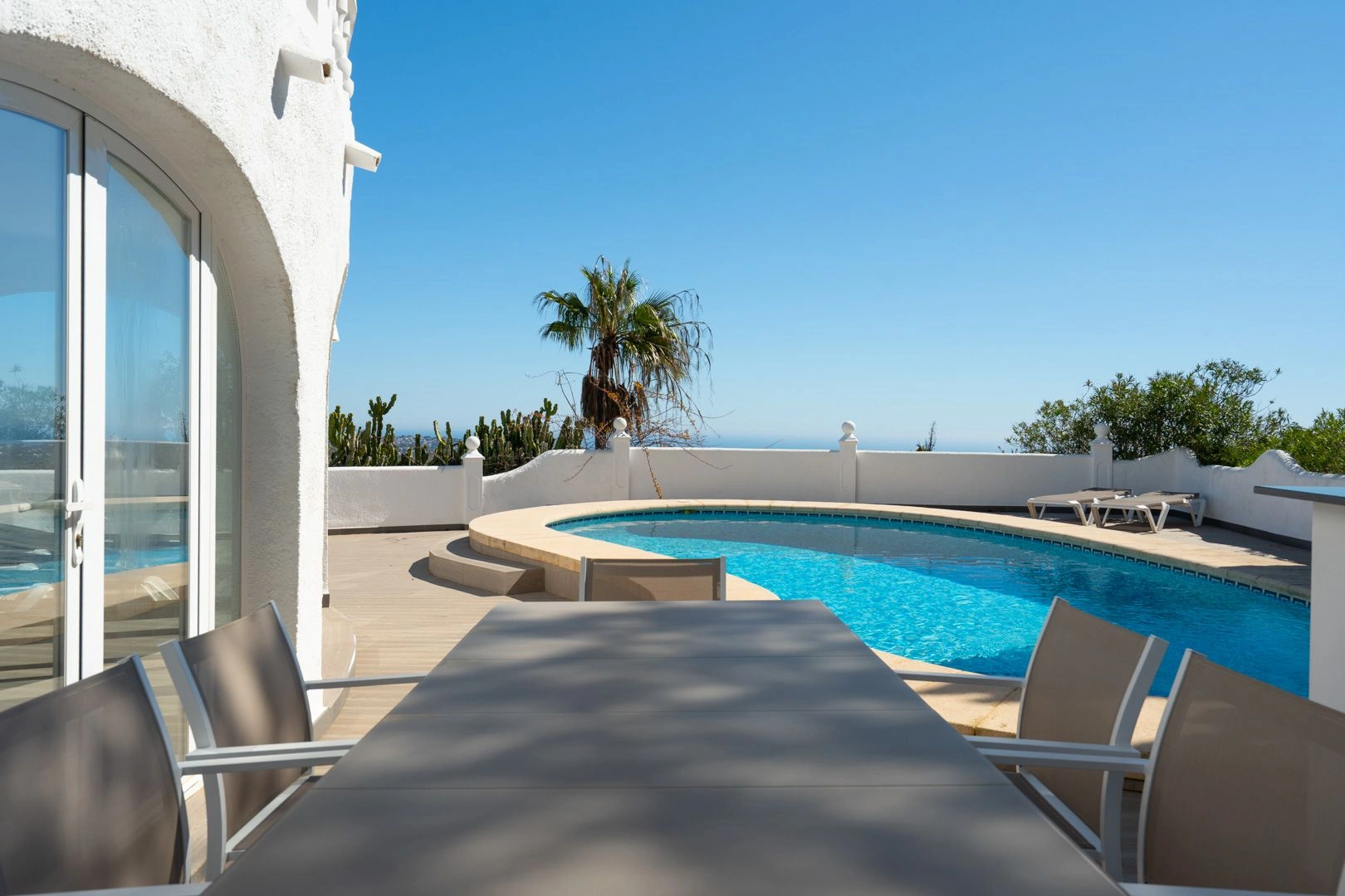 Villa tradizionale esclusiva con spettacolari viste sul mare a Cumbre del Sol