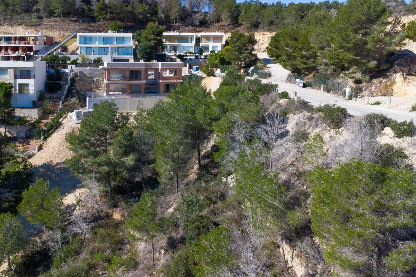 Terreno edificable con vistas al mar, libre de constructor, en venta en Jávea.