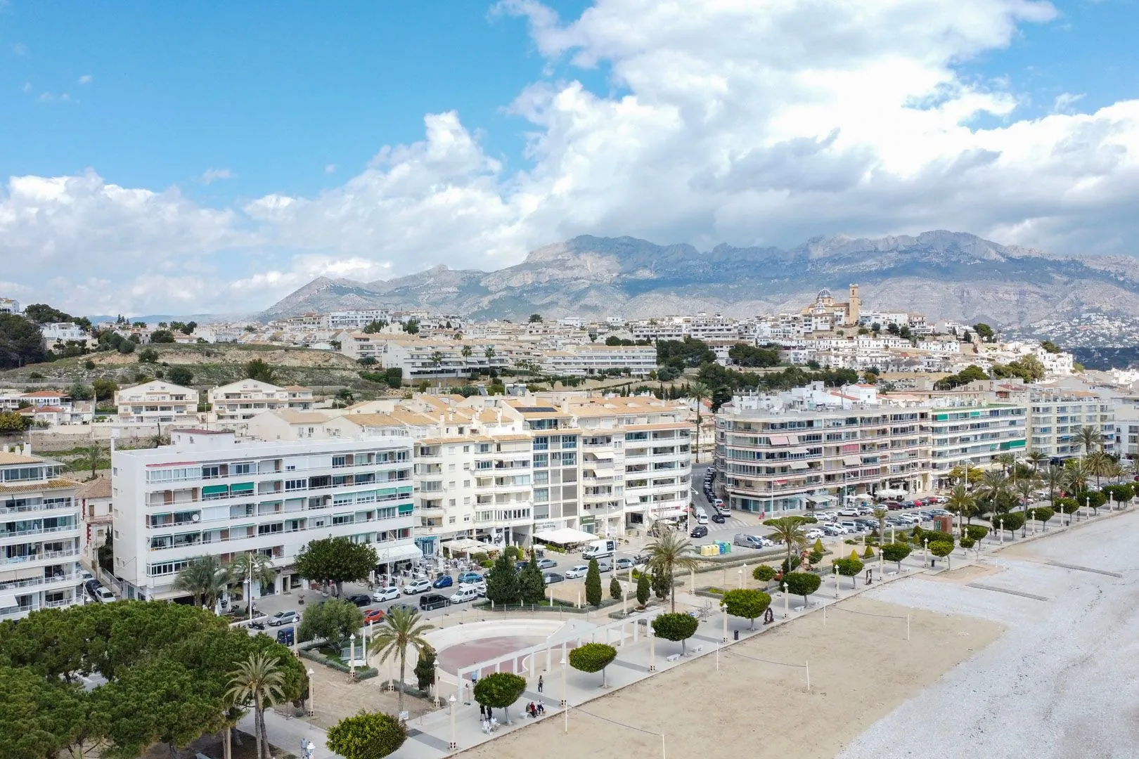 Apartamento de dos dormitorios en primera línea en venta en Altea