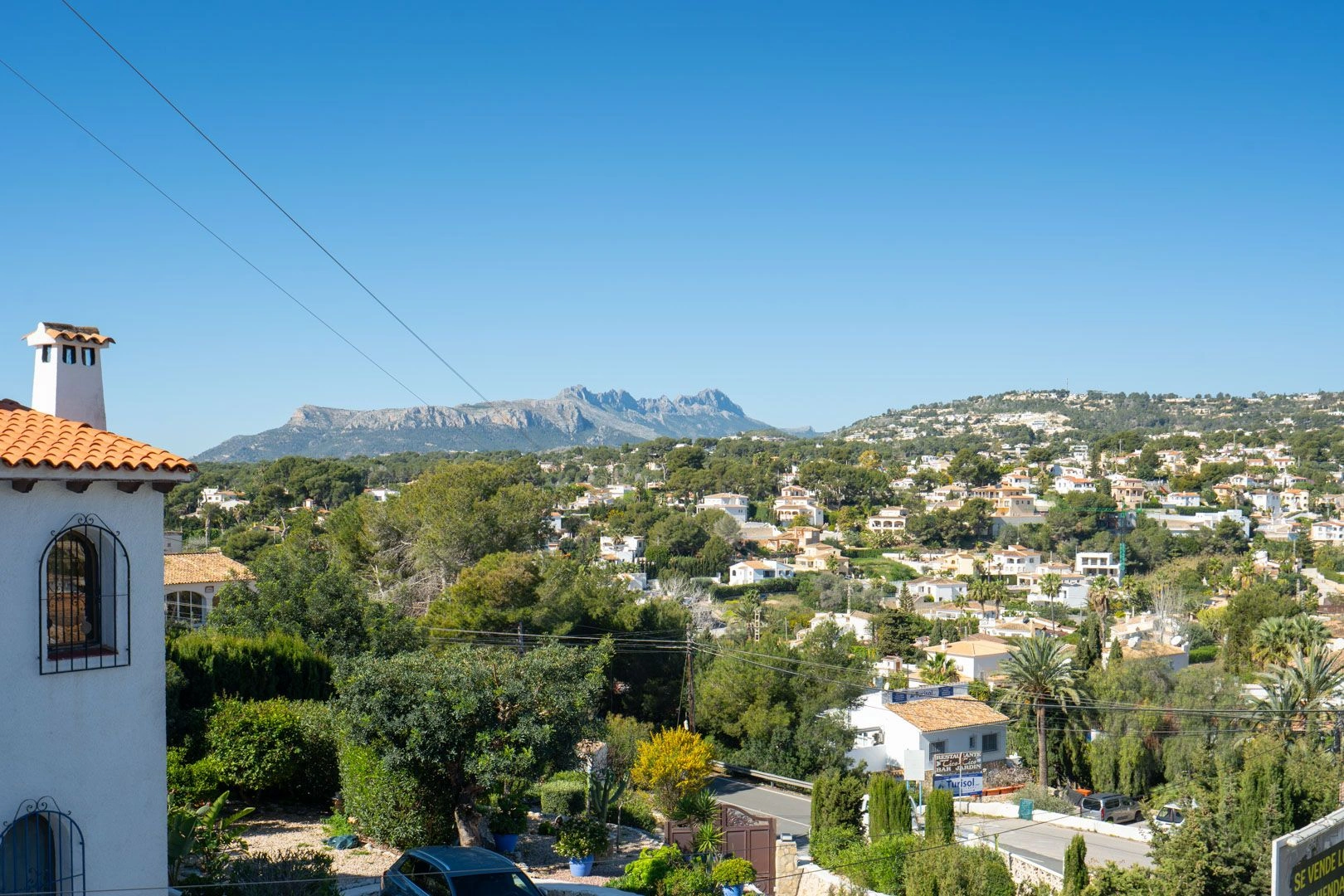Locale commerciale esclusivo con abitazione in una posizione strategica tra Moraira e Benissa.