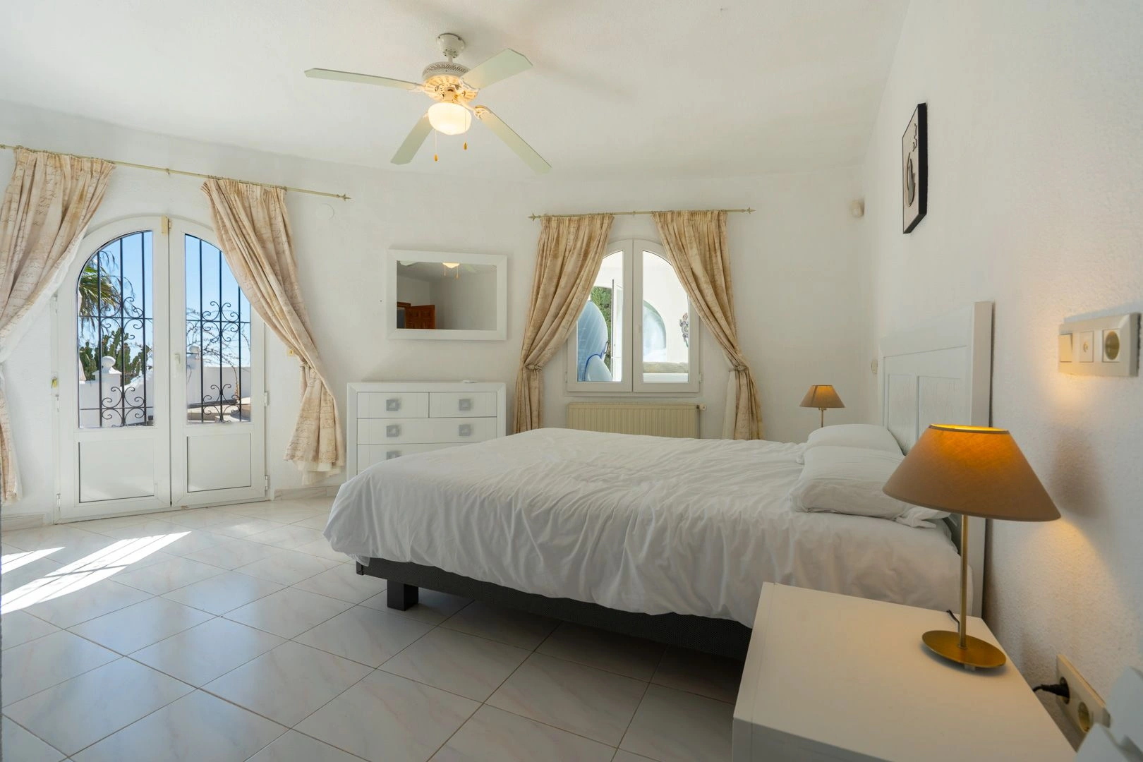 Villa tradizionale esclusiva con spettacolari viste sul mare a Cumbre del Sol
