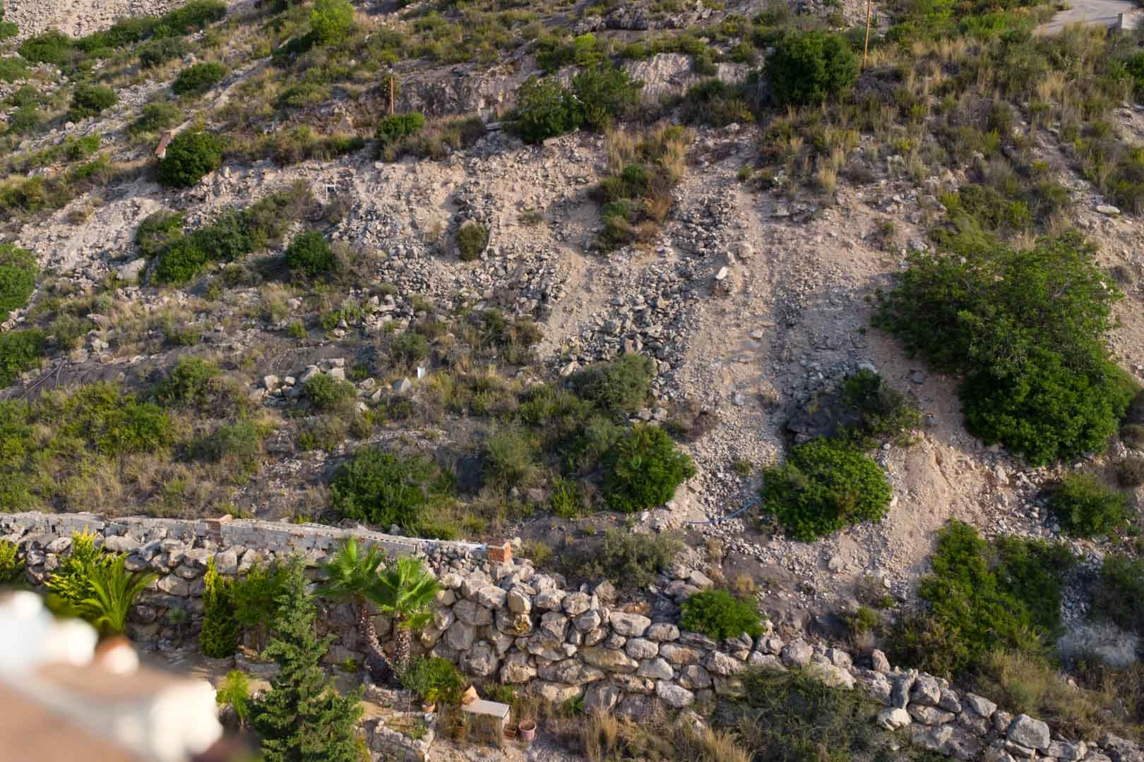 Urban plot with open views of the Jalón Valley.