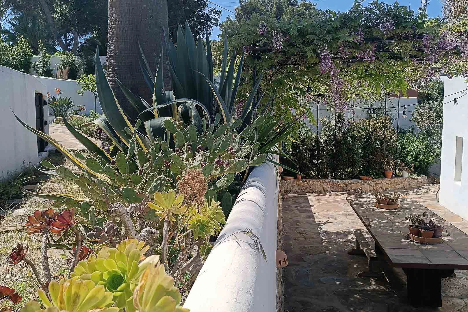 Superbe villa de style rustique avec vue sur la mer et le Montgo.