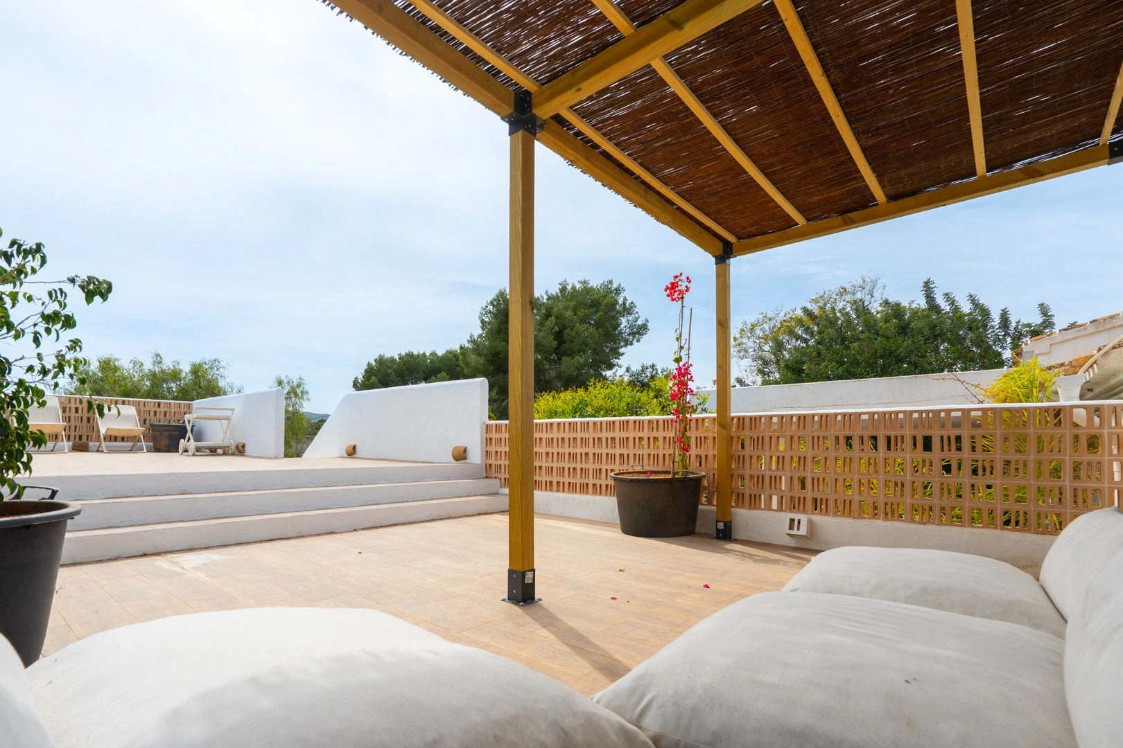 Charmante villa au pied du Montgó avec piscine et maison d'invités.