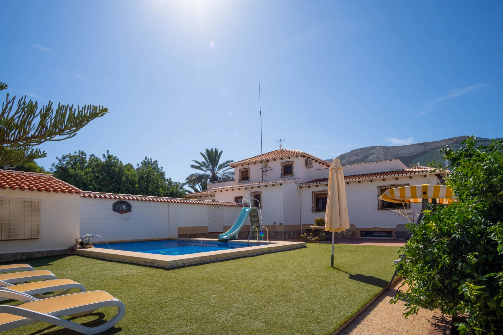 Chalet semiadosado a la venta en La Pedrera, Dénia