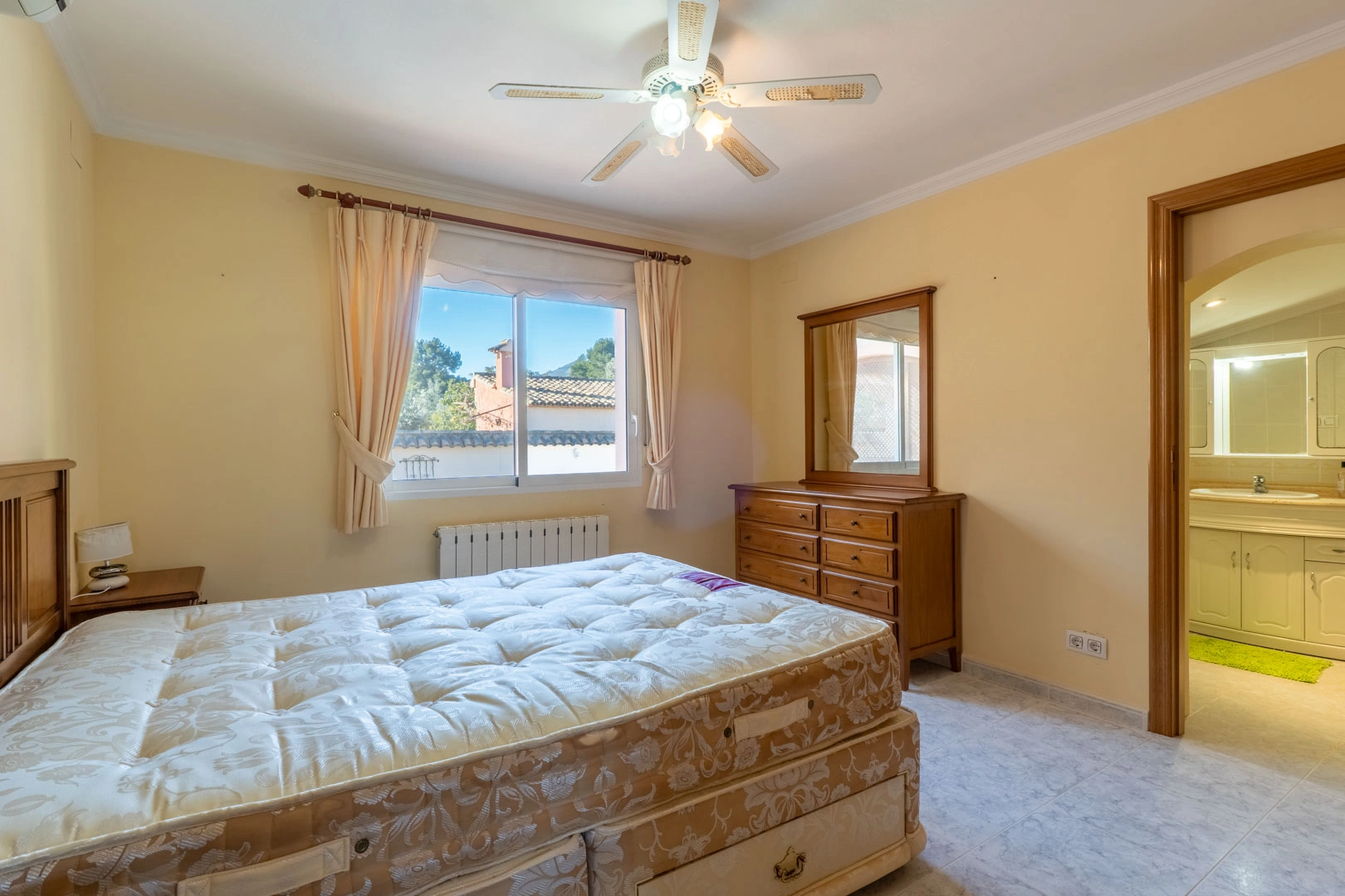 Villa de estilo mediterráneo a la venta en Jalón