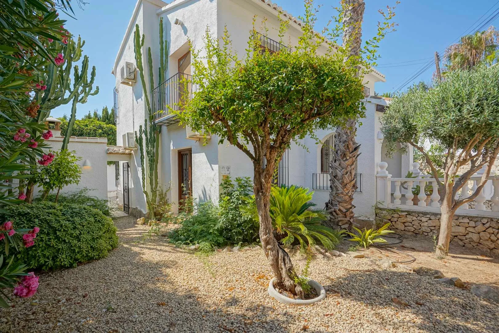 Exklusive renovierte mediterrane Villa mit 4 Schlafzimmern und Meerblick zum Verkauf in Moraira.