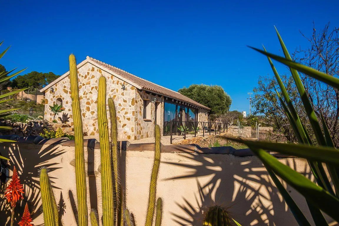 Encantadora finca rústica en venta en Benissa, con auténtico carácter mediterráneo.