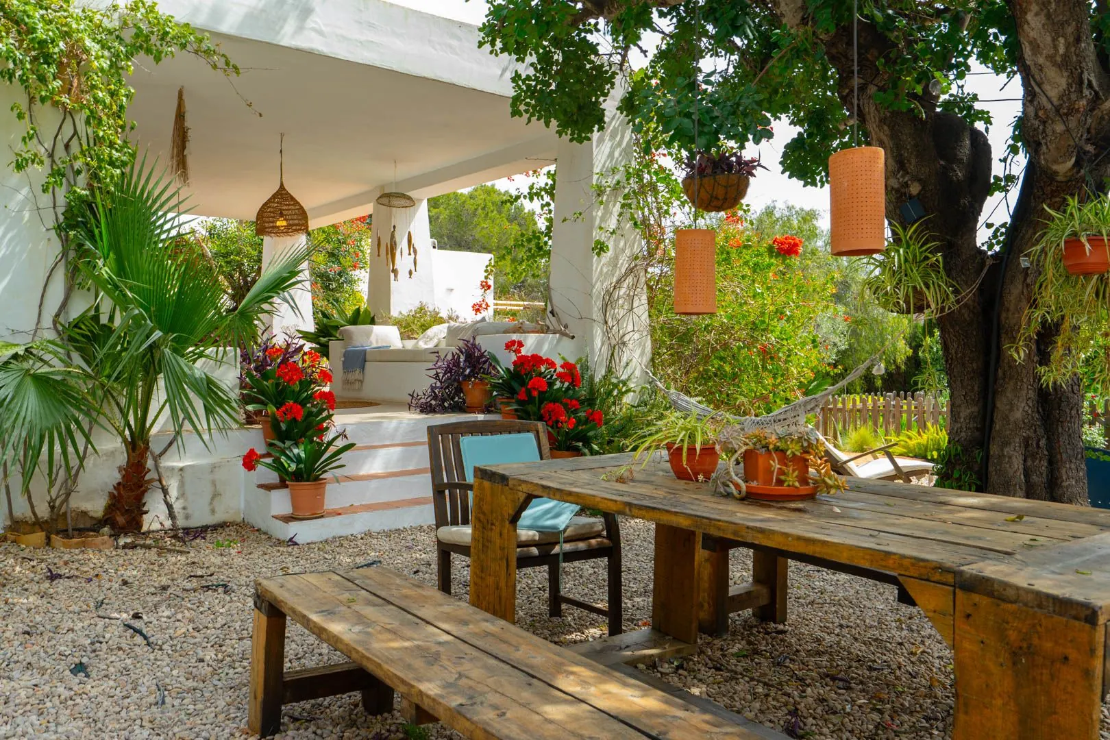 Charmante villa au pied du Montgó avec piscine et maison d'invités.