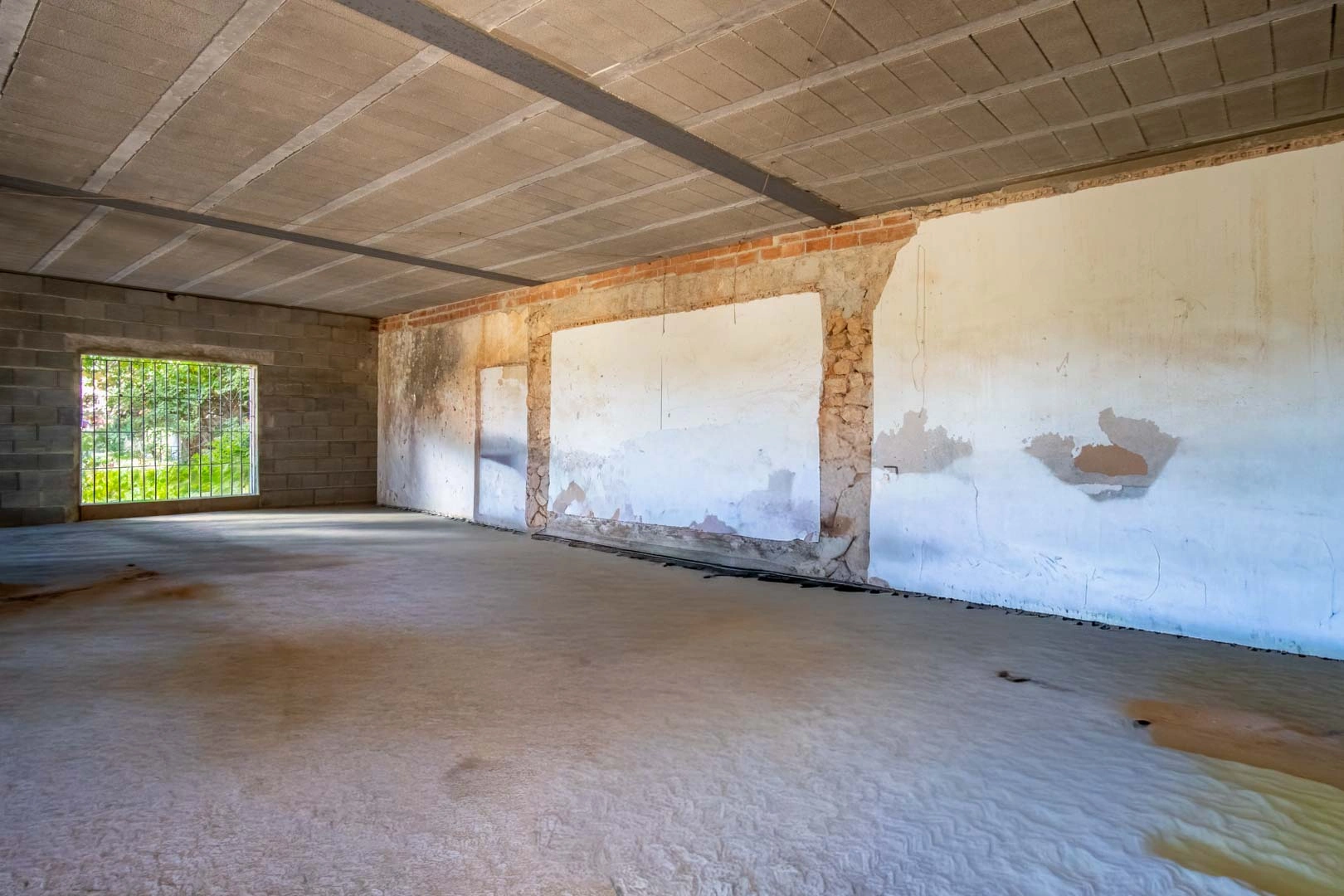 Casa de campo para reformar con gran parcela a la venta en Denia