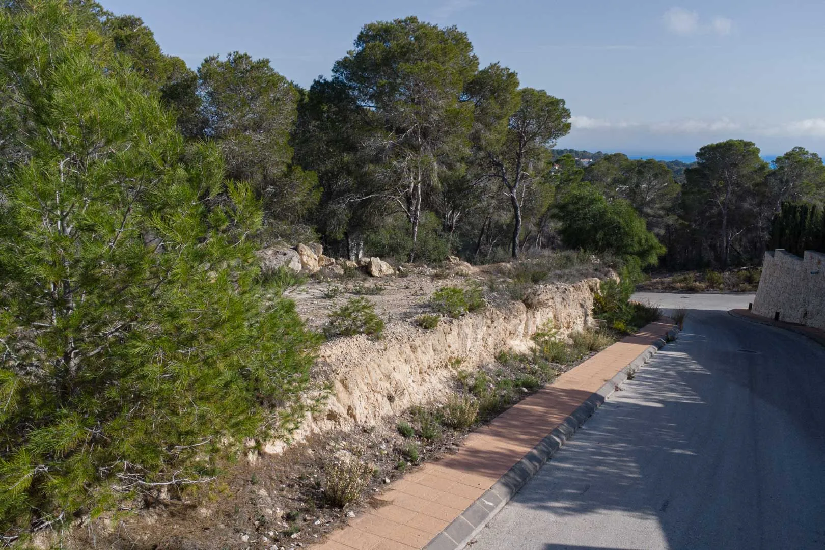 Parcela urbana con vista parziale sul mare in vendita a Benissa