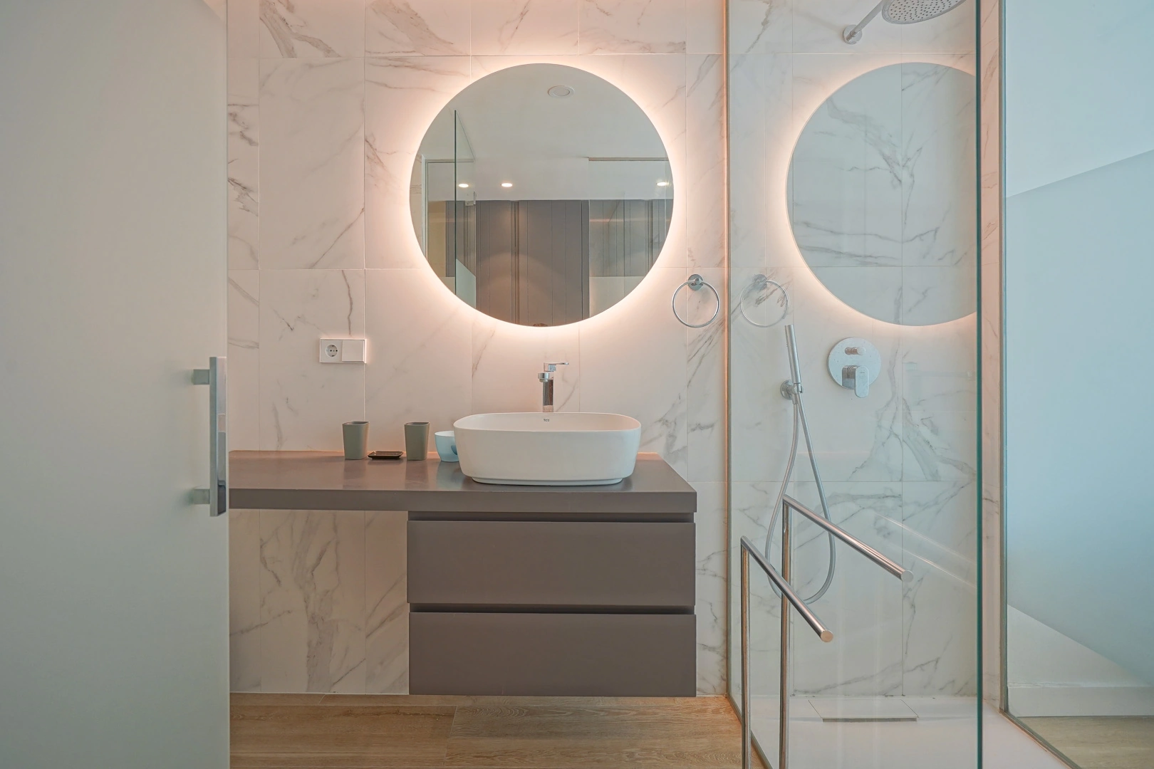 Luminoso y moderno apartamento de dos dormitorios en venta en Cumbre del Sol.