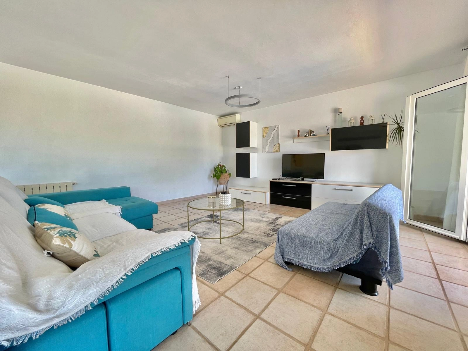 Villa avec 4 chambres à vendre à Dénia, proche des commerces et du centre-ville.