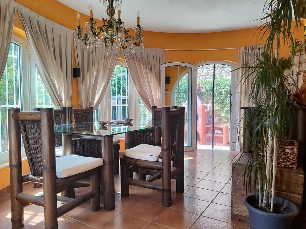 Charmante Villa auf einer Ebene in Calpe