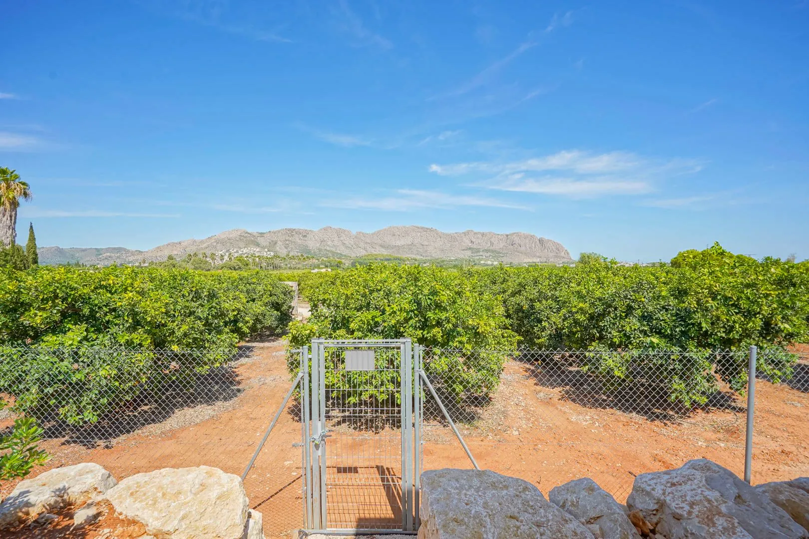 Villa moderna en gran parcela en venta en Beniarbeig