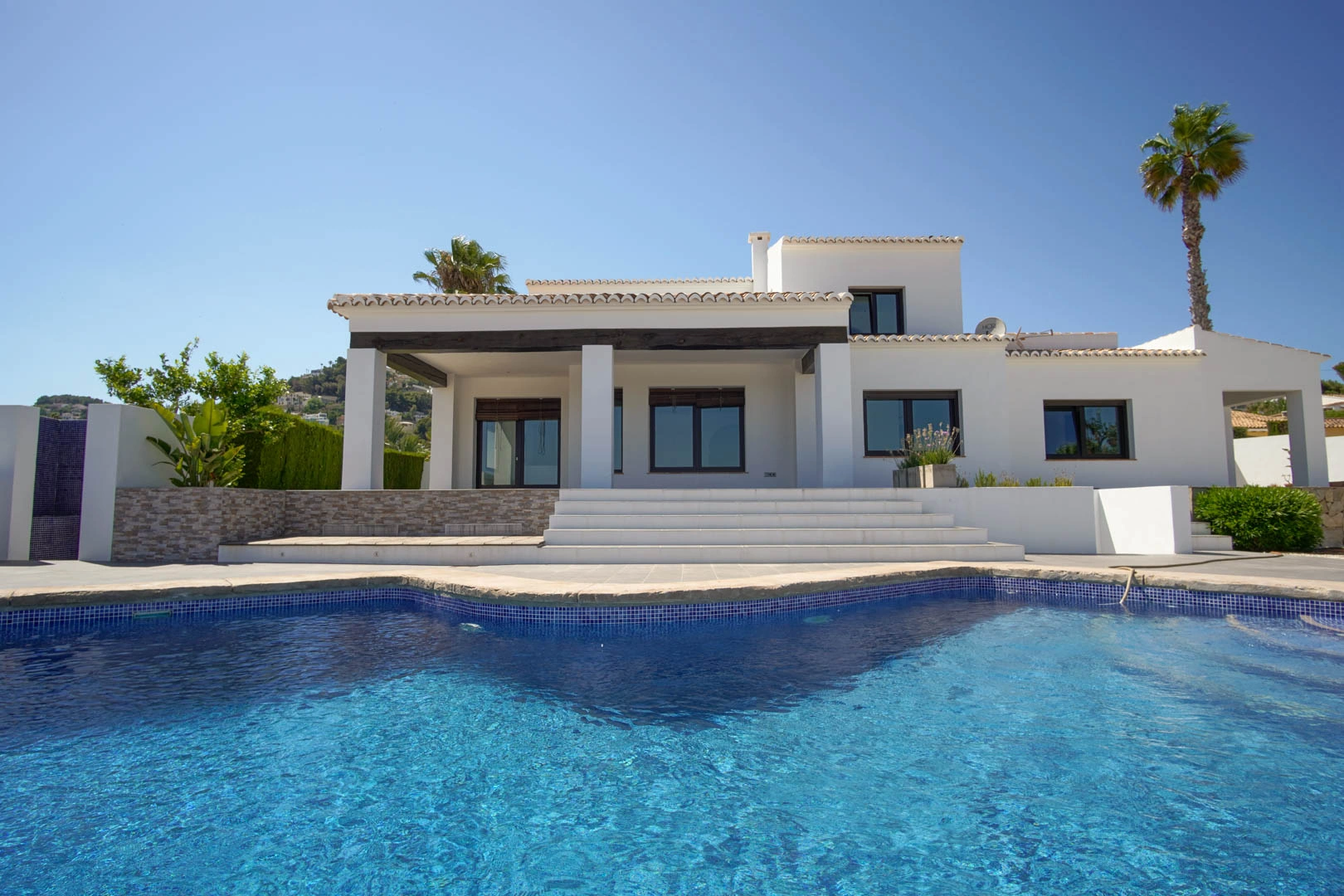 Villa tradicional mediterranea con vistas panoramicas al mar a la venta en Moraira.