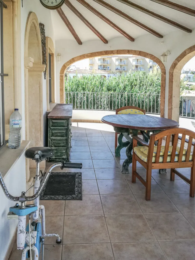 6 slaapkamer villa op 50 meter van het strand te koop in Jávea