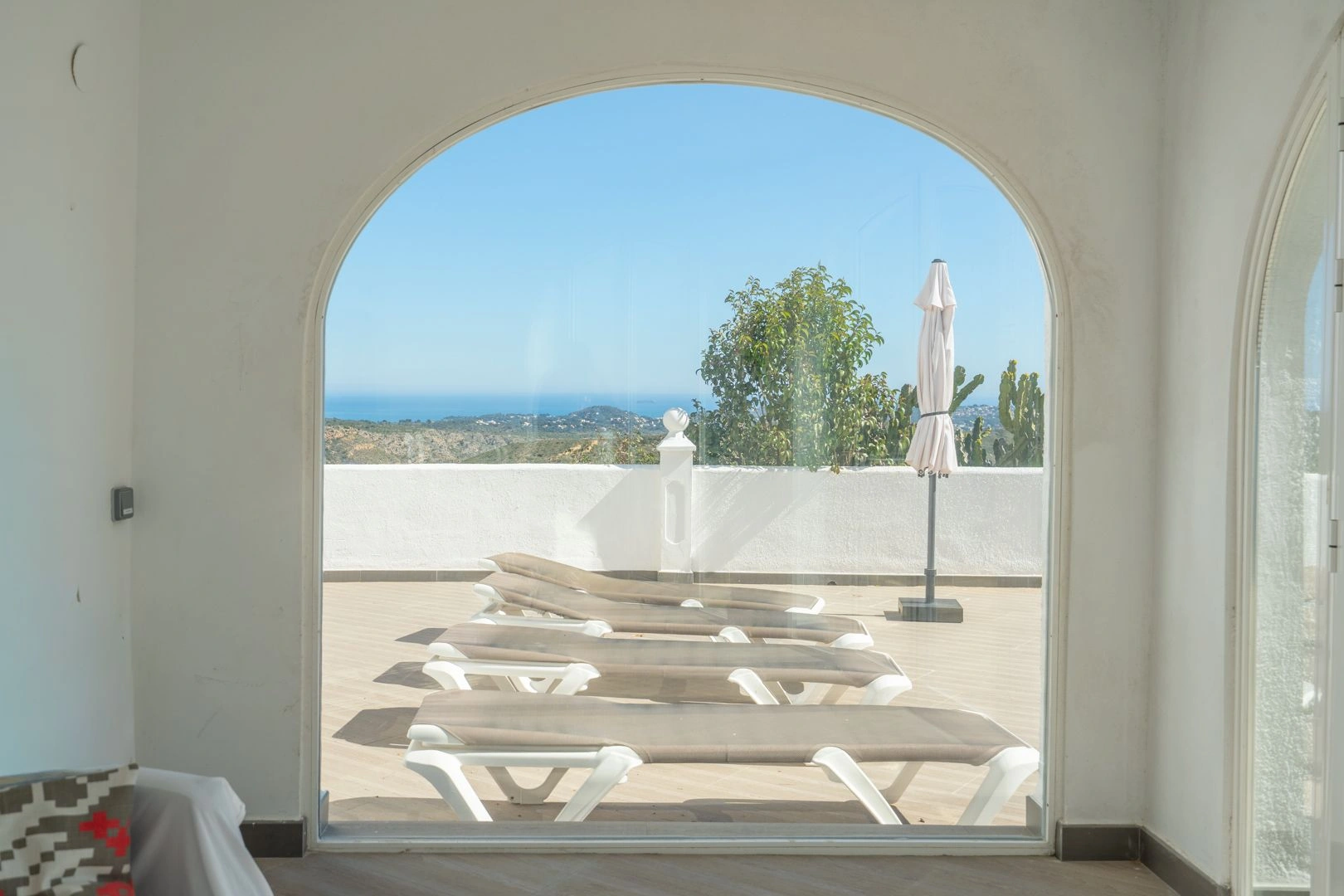Villa tradizionale esclusiva con spettacolari viste sul mare a Cumbre del Sol