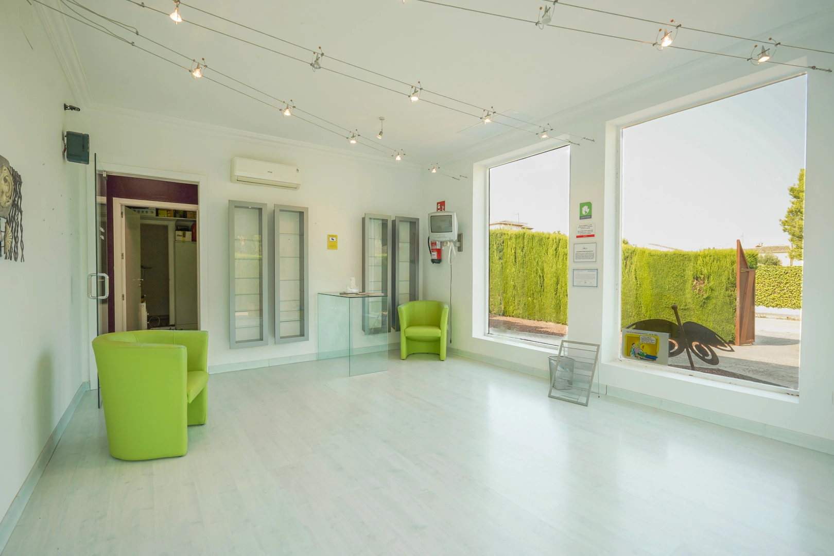 Local Comercial Multifuncional en Venta en una Ubicación Estratégica en Jávea