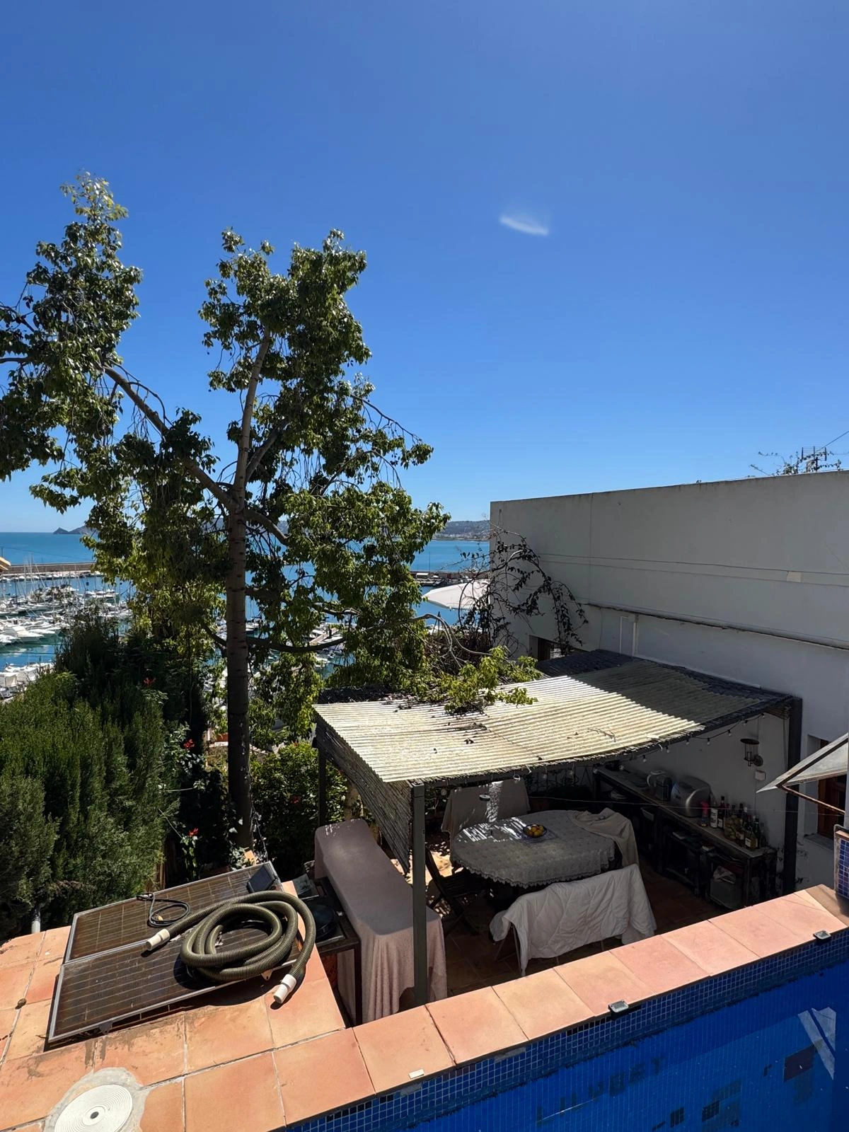 Se vende casa independiente en el puerto de Javea