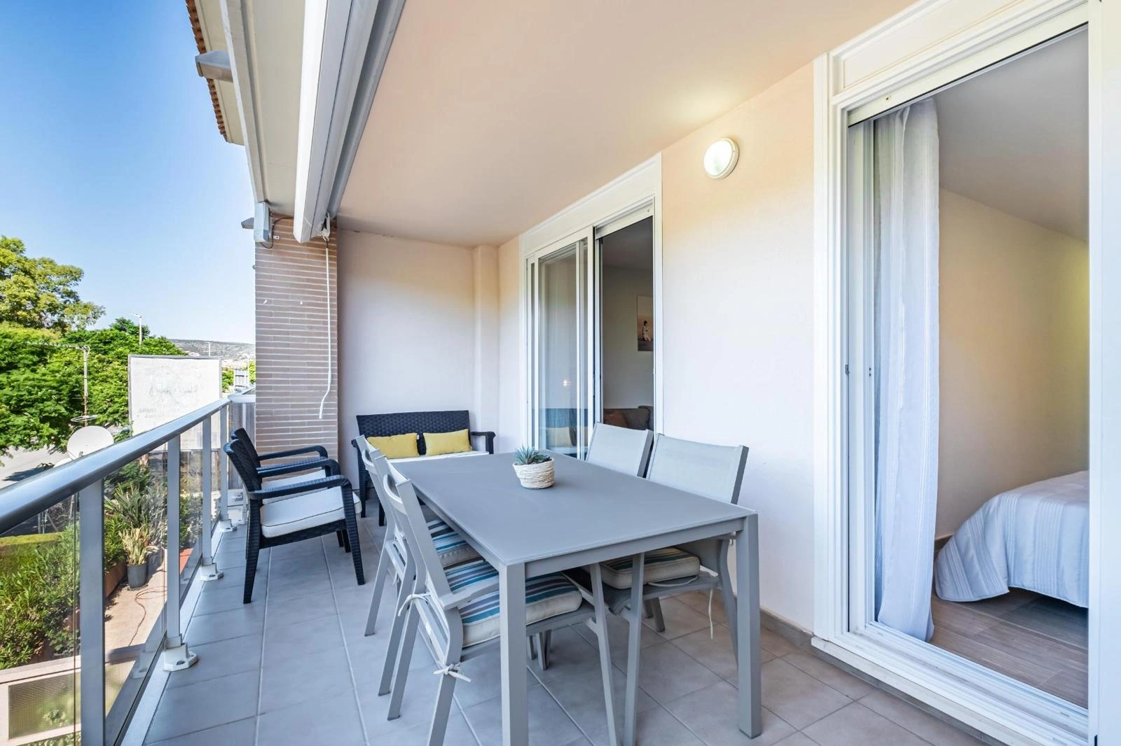 2-bedroom apartment for sale in Javea in urbanization with pool and garden
