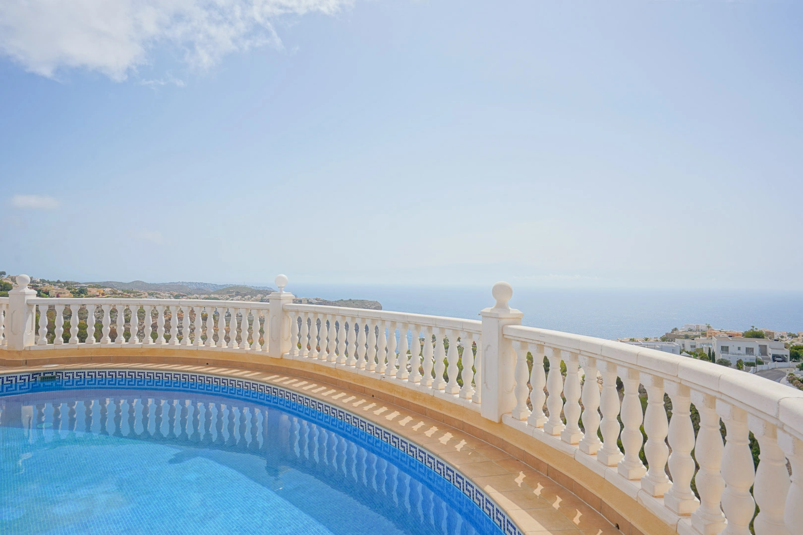 Villa mit herrlichem Meerblick zum Verkauf in Cumbre del Sol