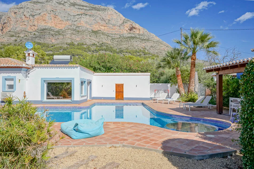 Preciosa villa de una sola planta en venta en el Montgo, Javea
