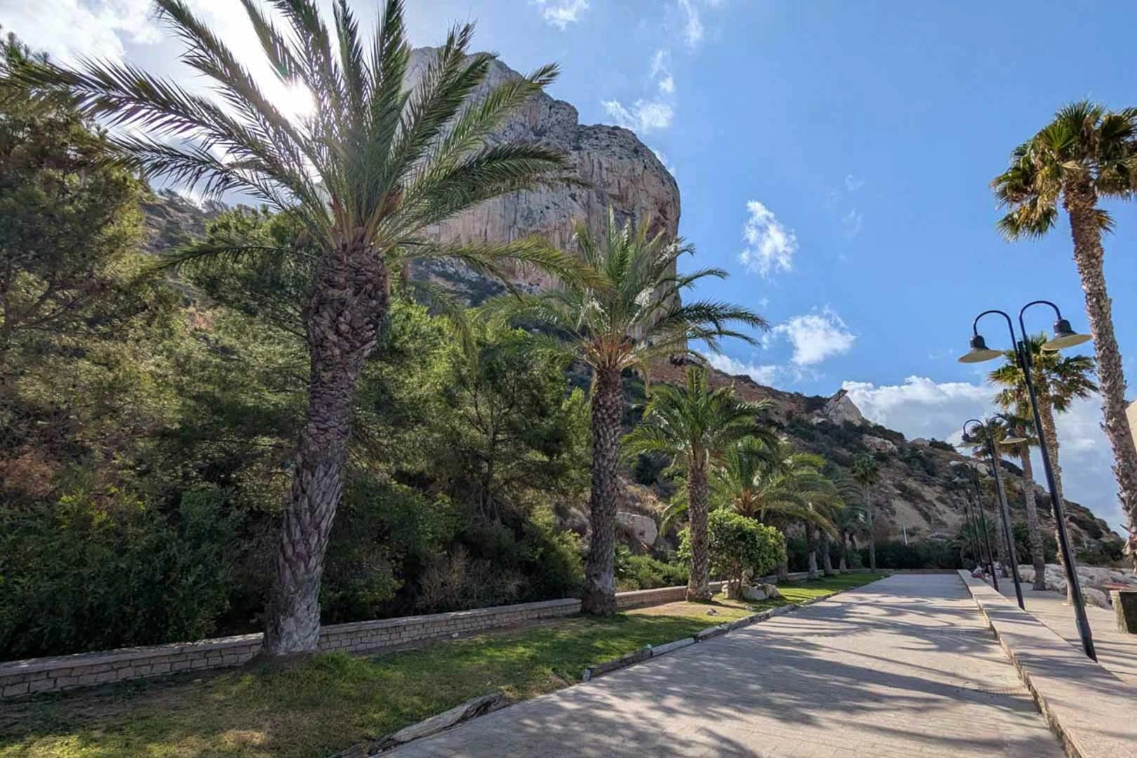 Villa moderna aún por terminar en venta en Calpe.