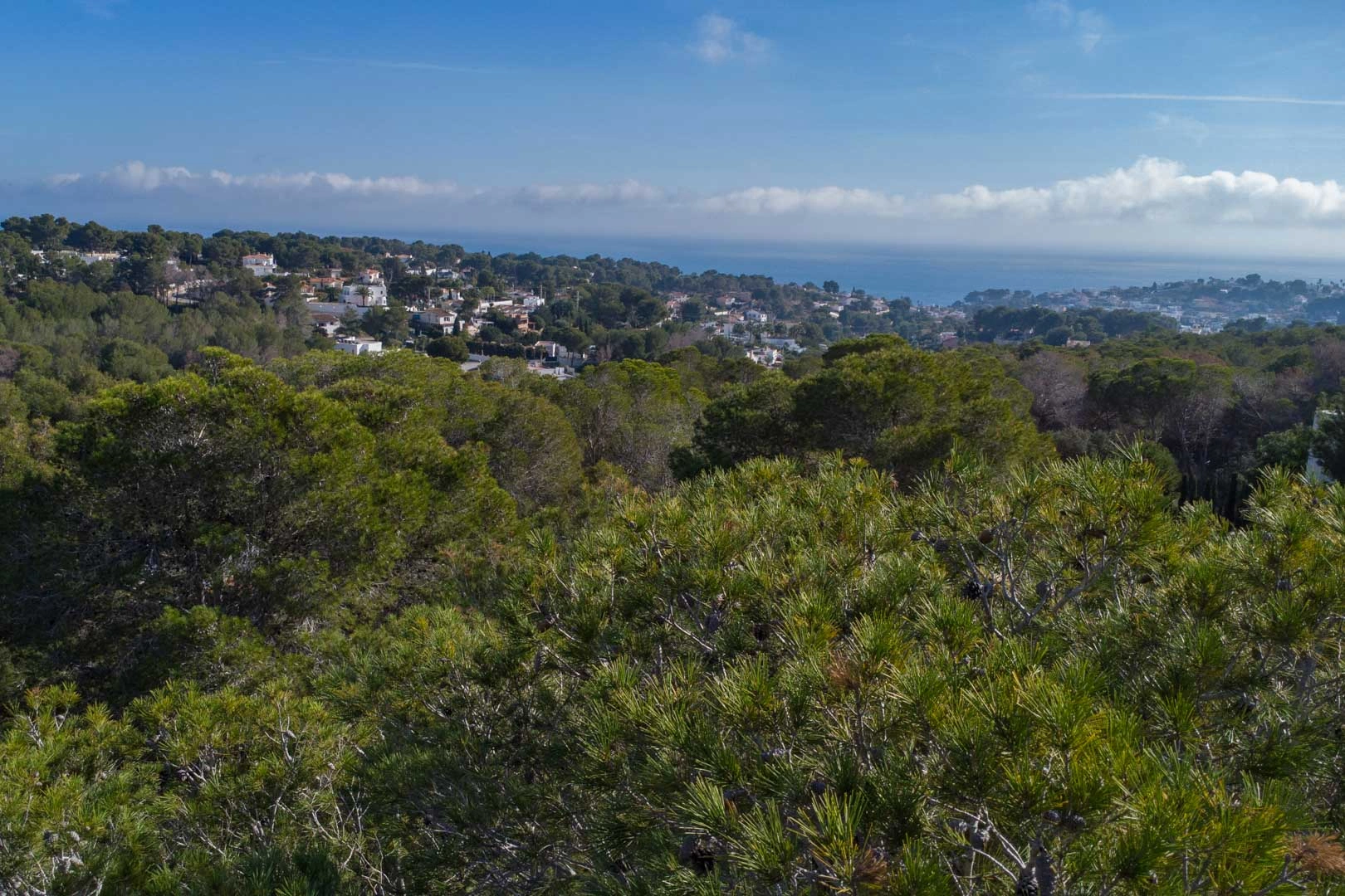 Parcela urbana con vista parziale sul mare in vendita a Benissa