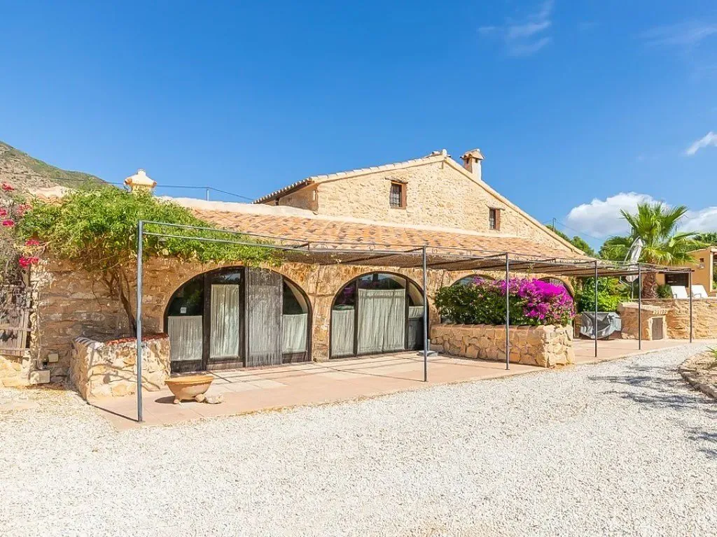 Encantadora finca rústica en venta en Benissa, con auténtico carácter mediterráneo.
