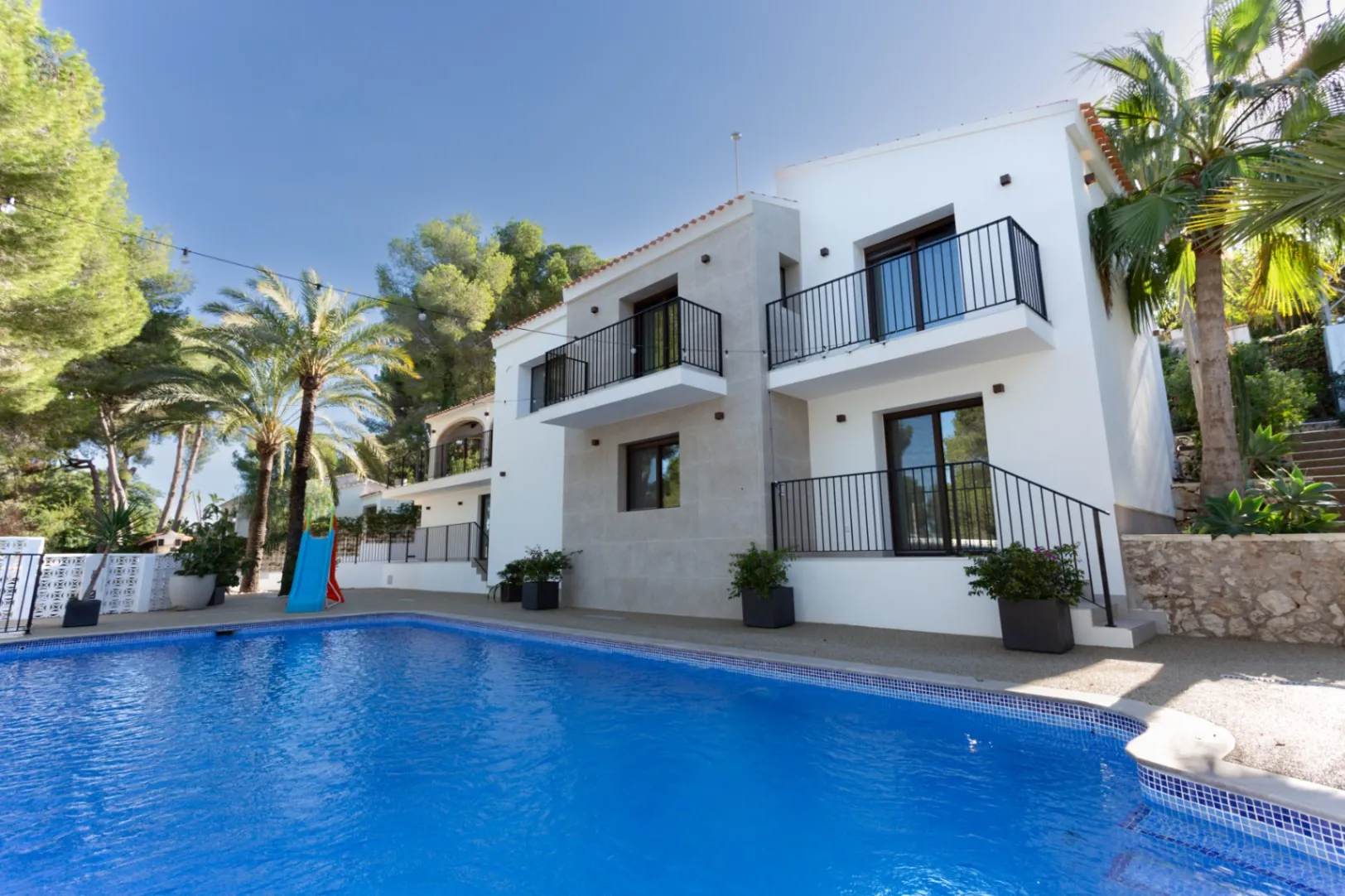 Villa exclusive rénovée à vendre à Jávea – Élégance, confort et durabilité dans un environnement privilégié