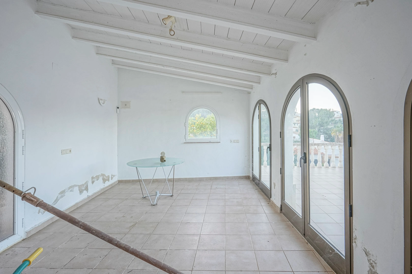 Villa tradicional con licencia para reformar en venta en Denia
