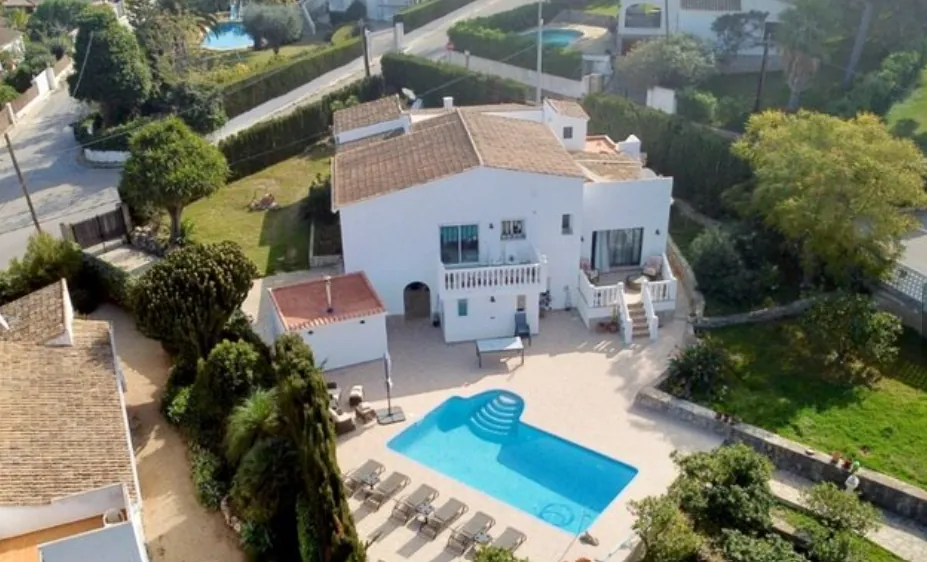 Villa with independent apartment for sale in Jávea