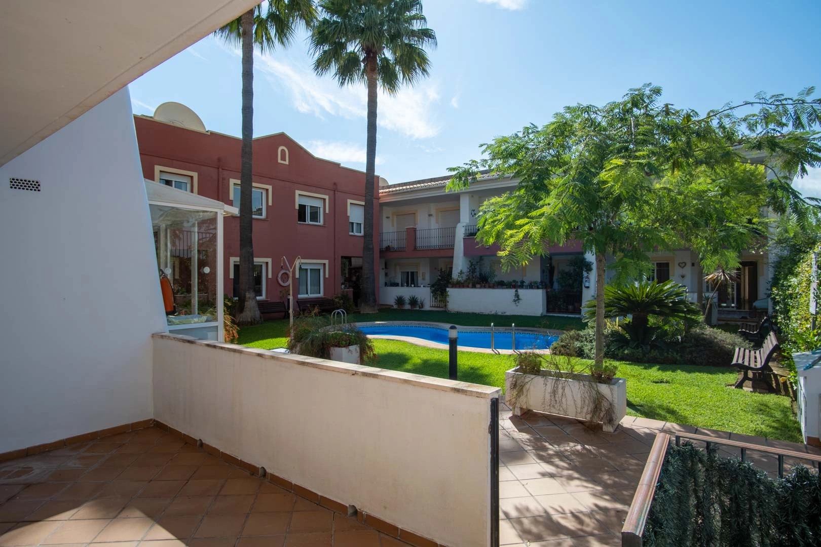 Apartamento en planta baja con piscina comunitaria en venta en Jesús Pobre.
