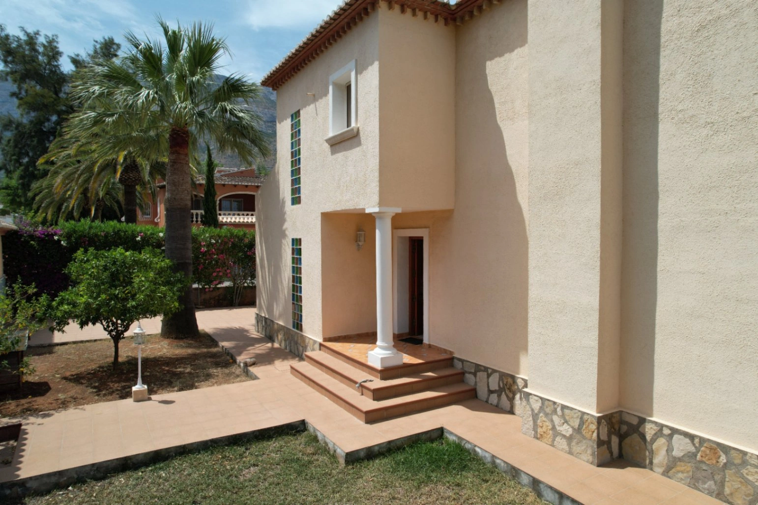 Villa avec 4 chambres à vendre à Dénia, proche des commerces et du centre-ville.