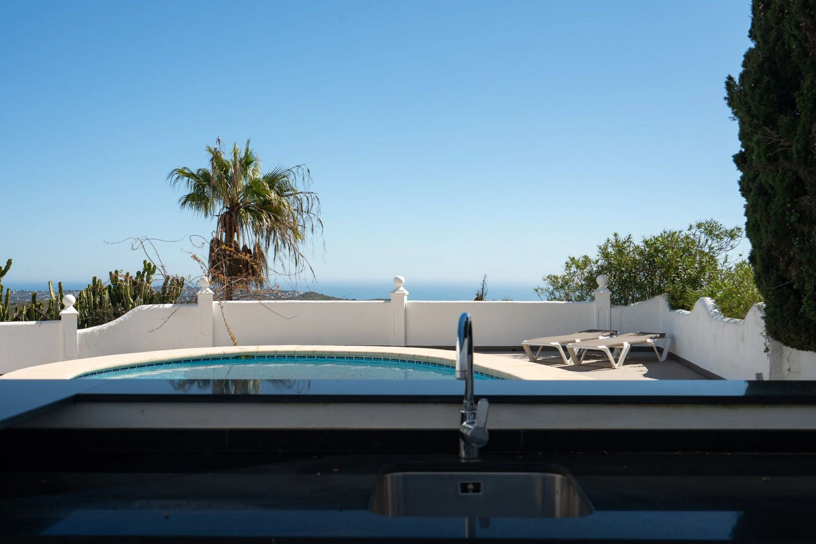 Villa tradizionale esclusiva con spettacolari viste sul mare a Cumbre del Sol